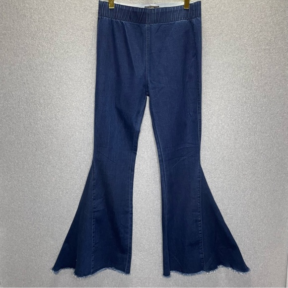 Lucky & Blessed Bell Bottom Pull On Elastic Waist Jeans - Picture 2 of 5